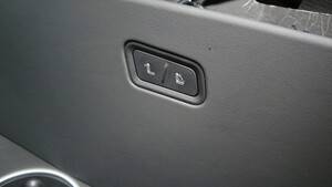 特斯拉 Model Y L 第三排椅背调节开关更换:四锁片与接口缆索恢复-图片1